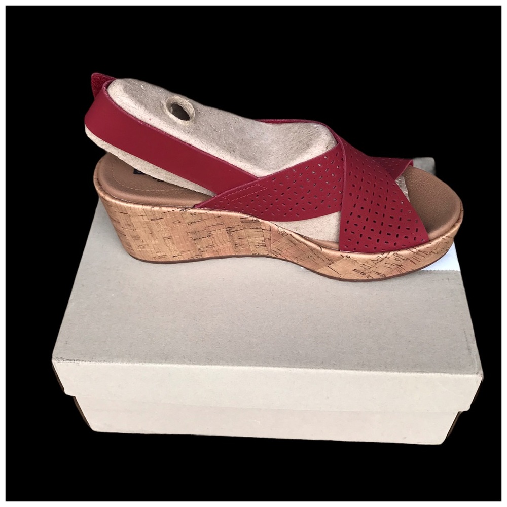 Clarks Soft Red Nubuck Suede Wedge  Sandals 7